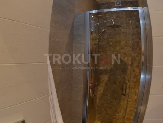 Medulin - a house with sixteen rooms and a penthouse