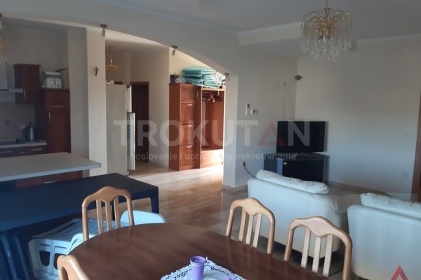 Medulin - a house with sixteen rooms and a penthouse