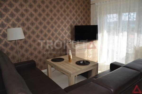 Medulin - house with three apartments and sea view