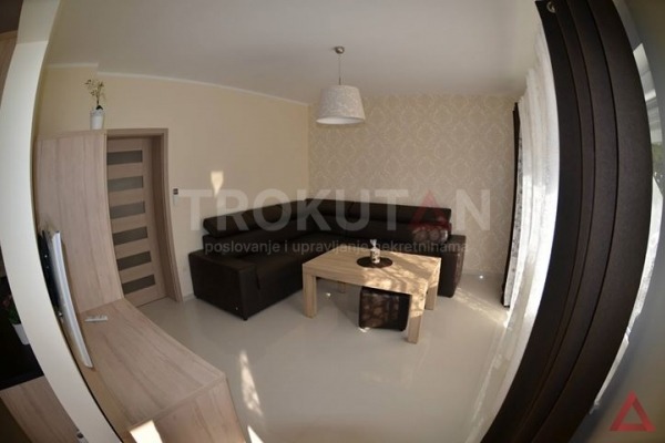 Medulin - house with three apartments and sea view