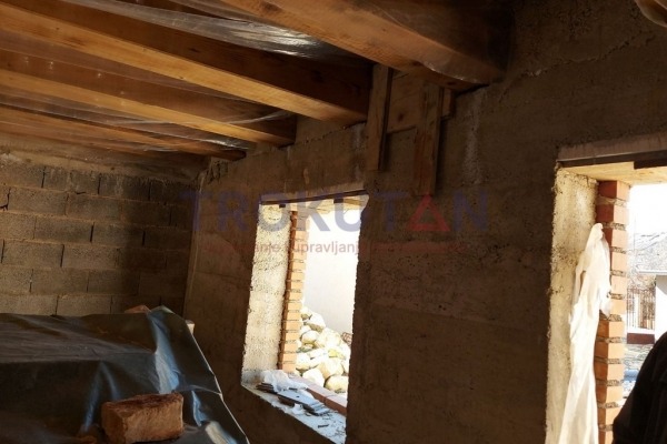 Juršići - three houses in a row, high roh bau