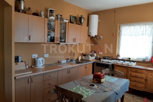Medulin - prostrana kuća s apartmanima