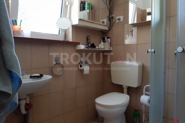 Medulin - prostrana kuća s apartmanima