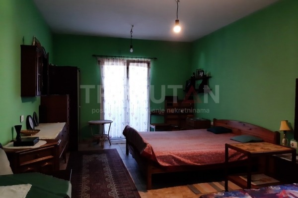 Medulin - prostrana kuća s apartmanima