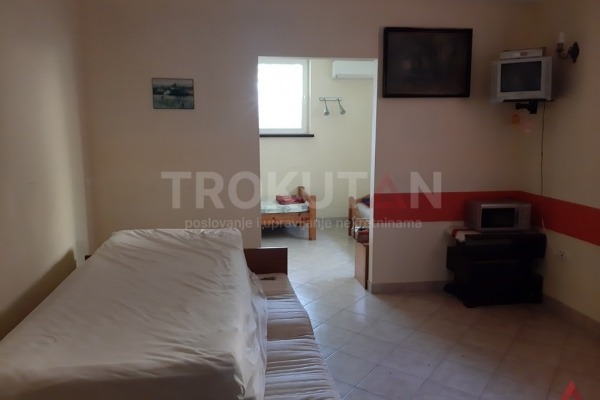 Medulin - prostrana kuća s apartmanima