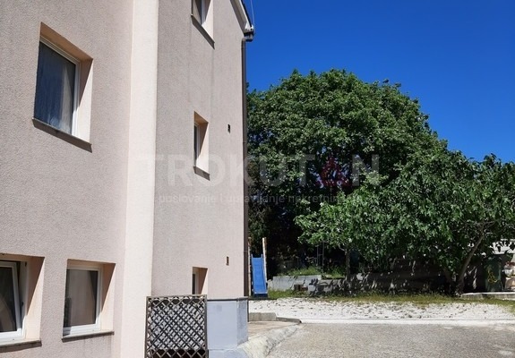 Medulin - prostrana kuća s apartmanima