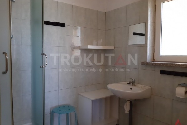 Medulin - prostrana kuća s apartmanima