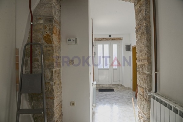 Pula - a house with two separate apartments and a studio in Šijana