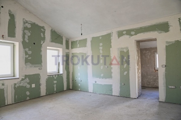 Pula - a house with two separate apartments and a studio in Šijana