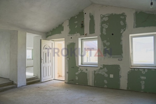 Pula - a house with two separate apartments and a studio in Šijana