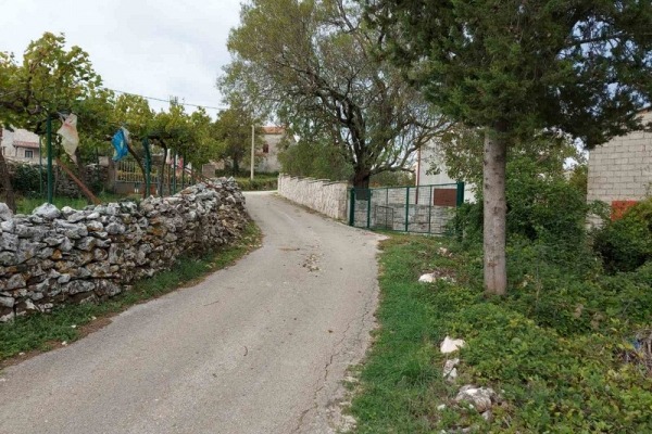 Zemljište na granici urbanizacije u Mutvoranu