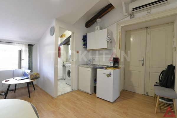 Pula- Centar, renoviran stan u mansardi