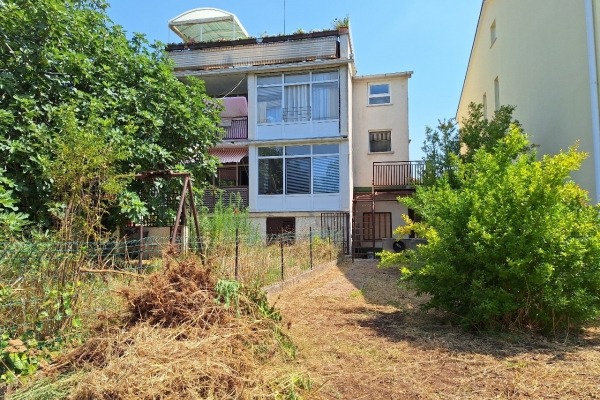 Pula, Valdebek, poslovni prostor u suterenu sa zasebnim ulazom