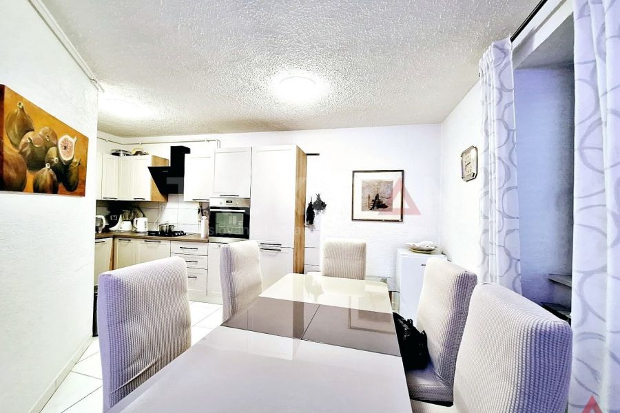 Pula- centar, kuća s uličnim poslovnim prostorom